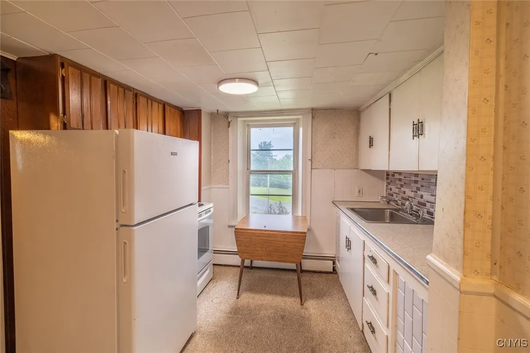 Unit #3  (Upstairs)\r\nKitchen