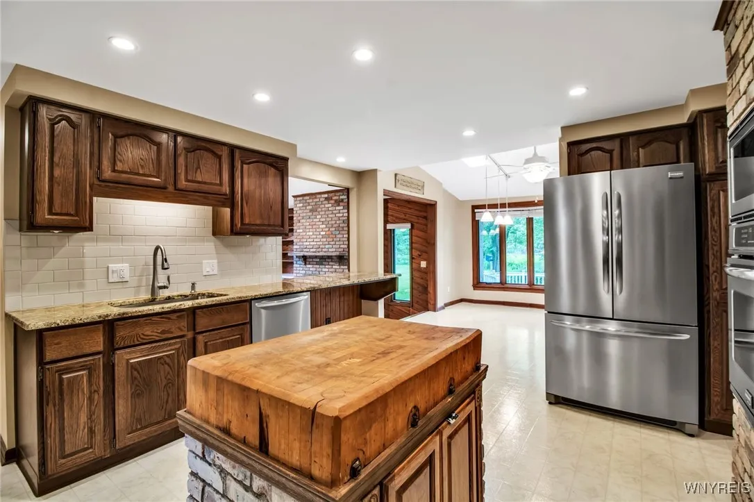 355 Randwood Drive, Amherst, New York 14221, Amherst, New York 14221, 4 Bedrooms Bedrooms, 11 Rooms Rooms,2 BathroomsBathrooms,Residential,Closed,355 Randwood Drive, Amherst, New York 14221,0,B1610377