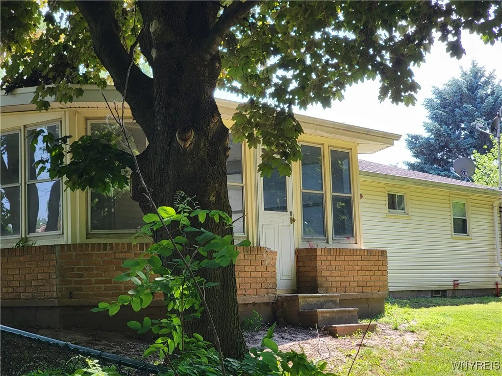 4356 Sunset Court, Lockport Town, New York 14094, Lockport Town, New York 14094, 3 Bedrooms Bedrooms, 11 Rooms Rooms,3 BathroomsBathrooms,Residential,For Sale,4356 Sunset Court, Lockport Town, New York 14094,0,B1614985