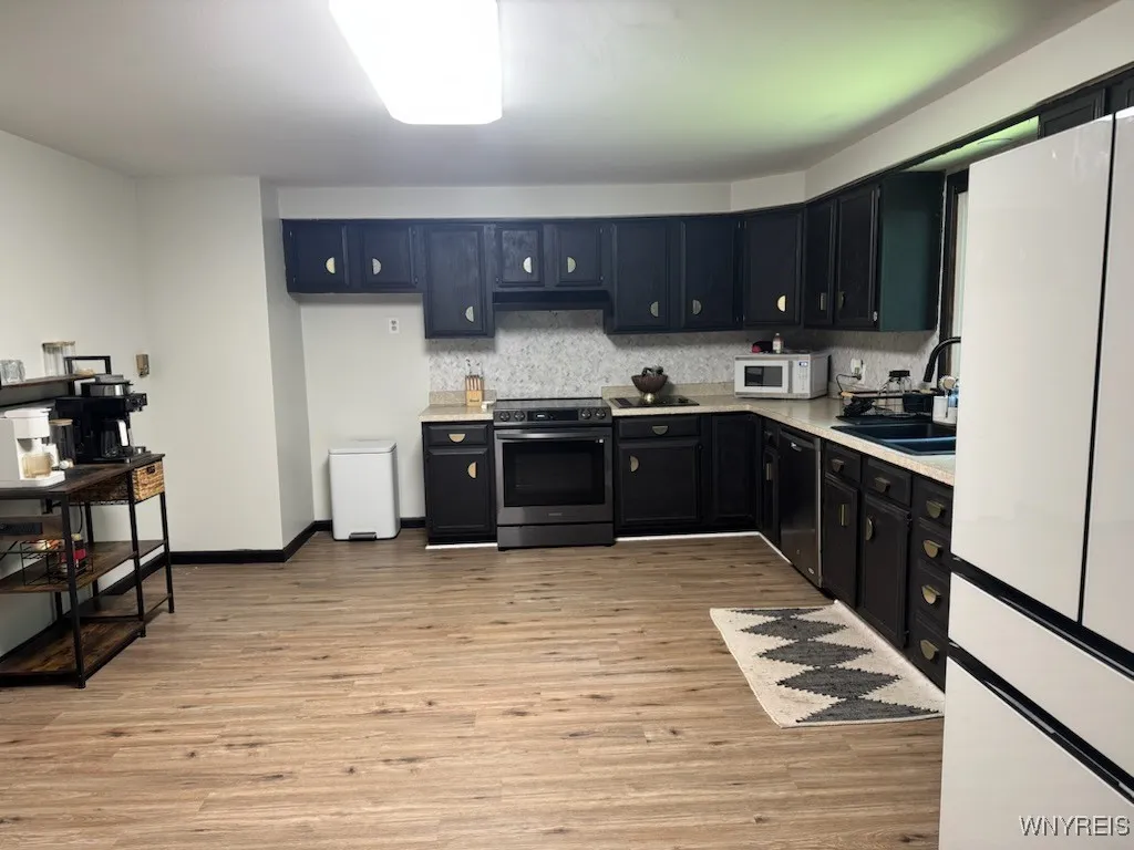 4356 Sunset Court, Lockport Town, New York 14094, Lockport Town, New York 14094, 3 Bedrooms Bedrooms, 11 Rooms Rooms,3 BathroomsBathrooms,Residential,For Sale,4356 Sunset Court, Lockport Town, New York 14094,0,B1614985