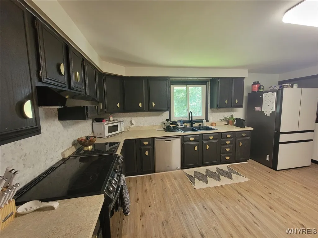 4356 Sunset Court, Lockport Town, New York 14094, Lockport Town, New York 14094, 3 Bedrooms Bedrooms, 11 Rooms Rooms,3 BathroomsBathrooms,Residential,For Sale,4356 Sunset Court, Lockport Town, New York 14094,0,B1614985