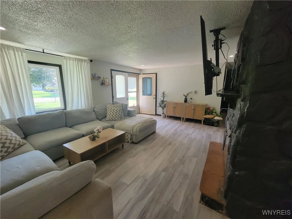 4356 Sunset Court, Lockport Town, New York 14094, Lockport Town, New York 14094, 3 Bedrooms Bedrooms, 11 Rooms Rooms,3 BathroomsBathrooms,Residential,For Sale,4356 Sunset Court, Lockport Town, New York 14094,0,B1614985