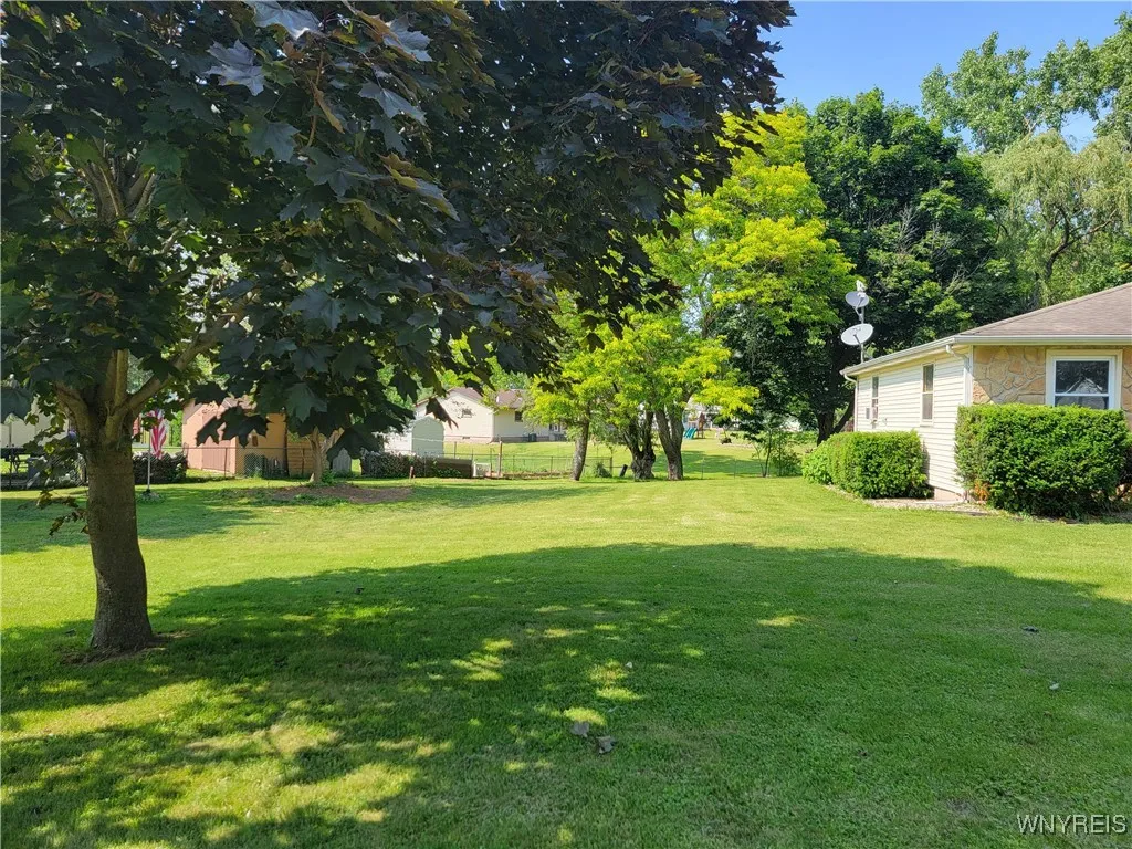 4356 Sunset Court, Lockport Town, New York 14094, Lockport Town, New York 14094, 3 Bedrooms Bedrooms, 11 Rooms Rooms,3 BathroomsBathrooms,Residential,For Sale,4356 Sunset Court, Lockport Town, New York 14094,0,B1614985