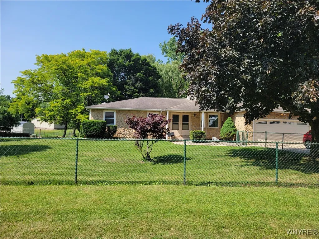 4356 Sunset Court, Lockport Town, New York 14094, Lockport Town, New York 14094, 3 Bedrooms Bedrooms, 11 Rooms Rooms,3 BathroomsBathrooms,Residential,For Sale,4356 Sunset Court, Lockport Town, New York 14094,0,B1614985