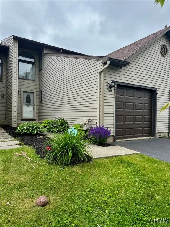 8434 Bubbling Springs Drive, Clay, New York 13027, Clay, New York 13027, 2 Bedrooms Bedrooms, 6 Rooms Rooms,1 BathroomBathrooms,Residential Lease,Closed,8434 Bubbling Springs Drive, Clay, New York 13027,S1614724