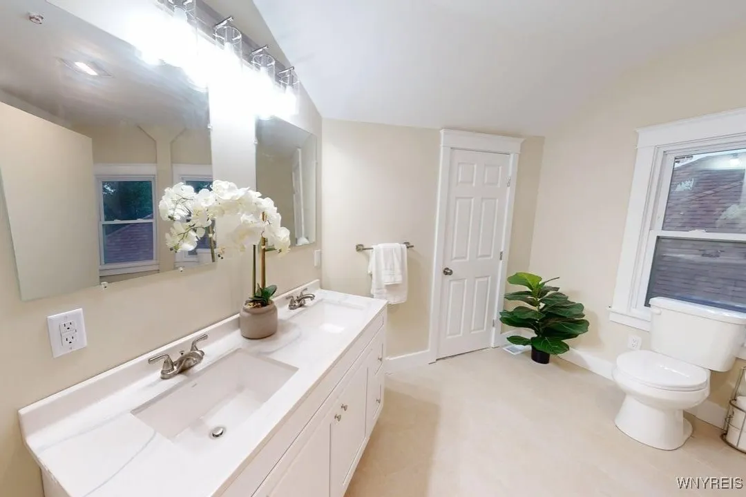 64 Sagamore - Bathroom (3rd Floor)