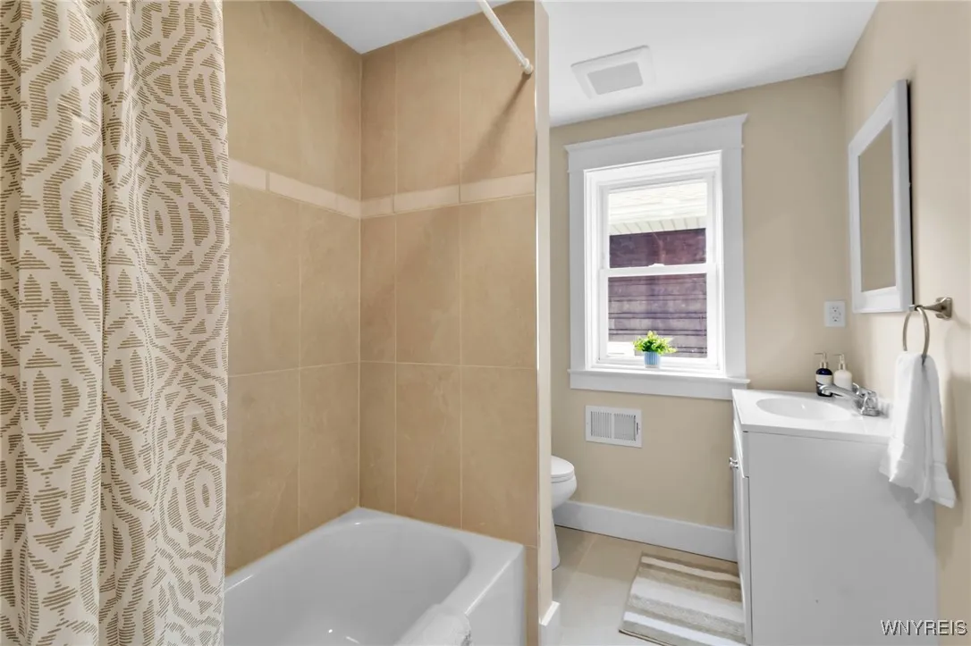 64 Sagamore - Bathroom (2nd Floor)