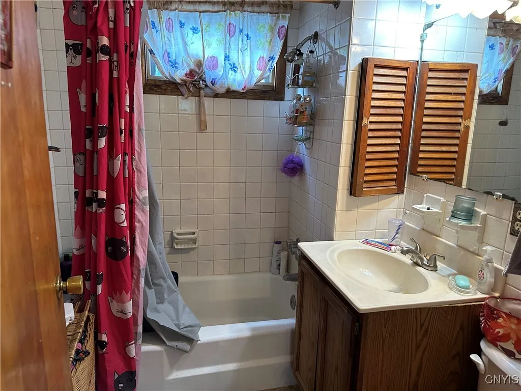 522 Craig Street, Syracuse, New York 13208, Syracuse, New York 13208, 2 Bedrooms Bedrooms, 7 Rooms Rooms,2 BathroomsBathrooms,Residential,Closed,522 Craig Street, Syracuse, New York 13208,0,S1614506
