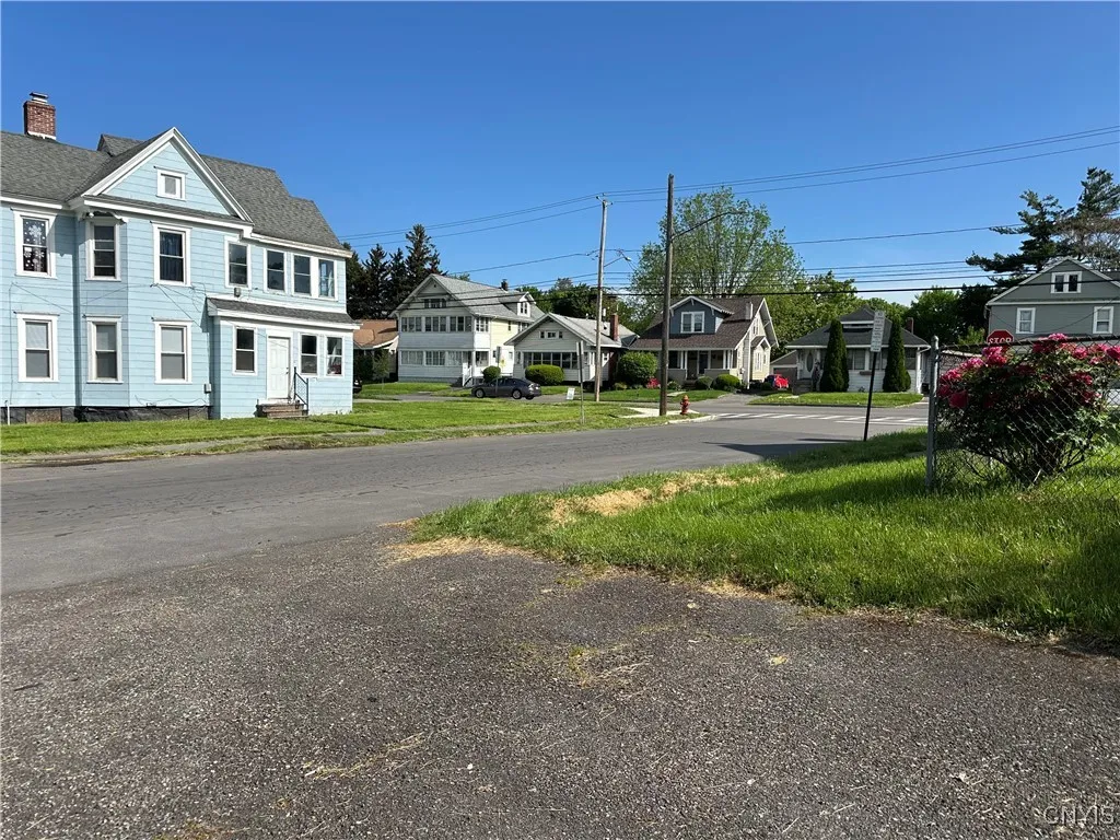 522 Craig Street, Syracuse, New York 13208, Syracuse, New York 13208, 2 Bedrooms Bedrooms, 7 Rooms Rooms,2 BathroomsBathrooms,Residential,Closed,522 Craig Street, Syracuse, New York 13208,0,S1614506
