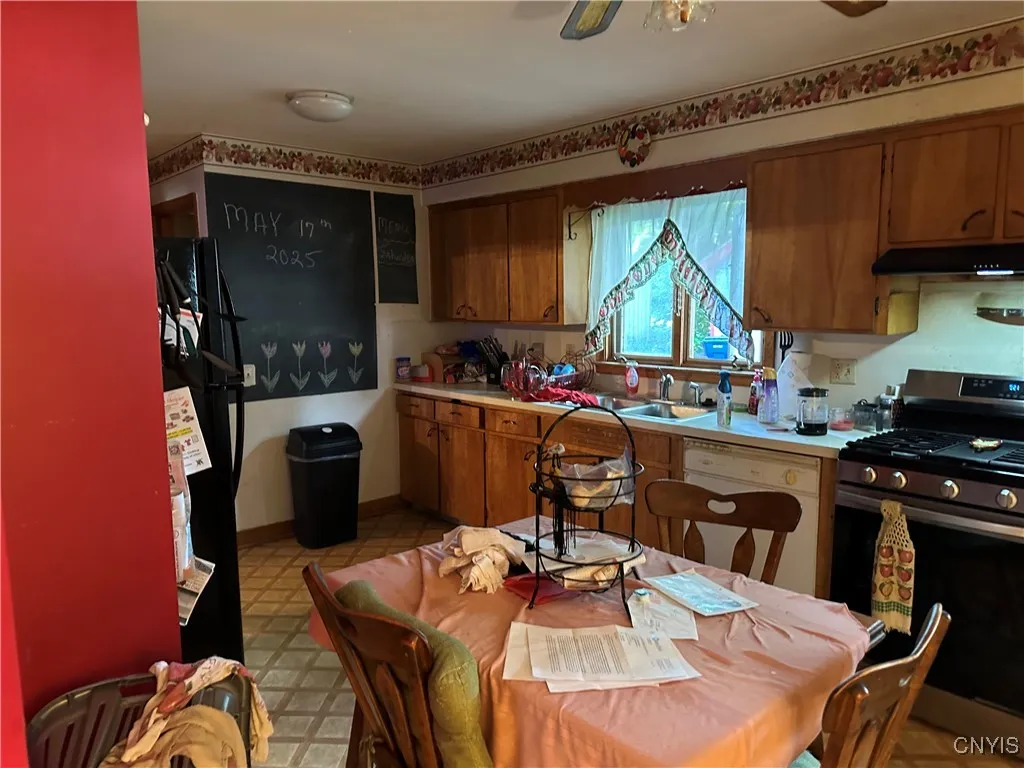 522 Craig Street, Syracuse, New York 13208, Syracuse, New York 13208, 2 Bedrooms Bedrooms, 7 Rooms Rooms,2 BathroomsBathrooms,Residential,Closed,522 Craig Street, Syracuse, New York 13208,0,S1614506