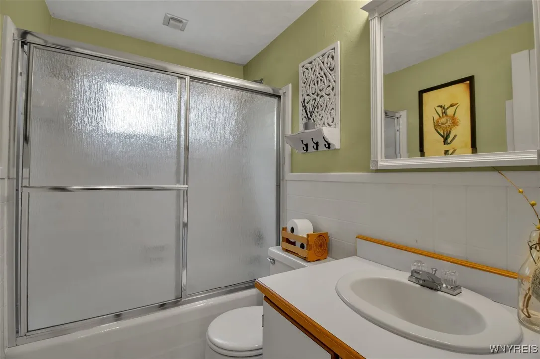 40 Lois Drive, Cheektowaga, New York 14227, Cheektowaga, New York 14227, 3 Bedrooms Bedrooms, 9 Rooms Rooms,2 BathroomsBathrooms,Residential,Closed,40 Lois Drive, Cheektowaga, New York 14227,B1615210
