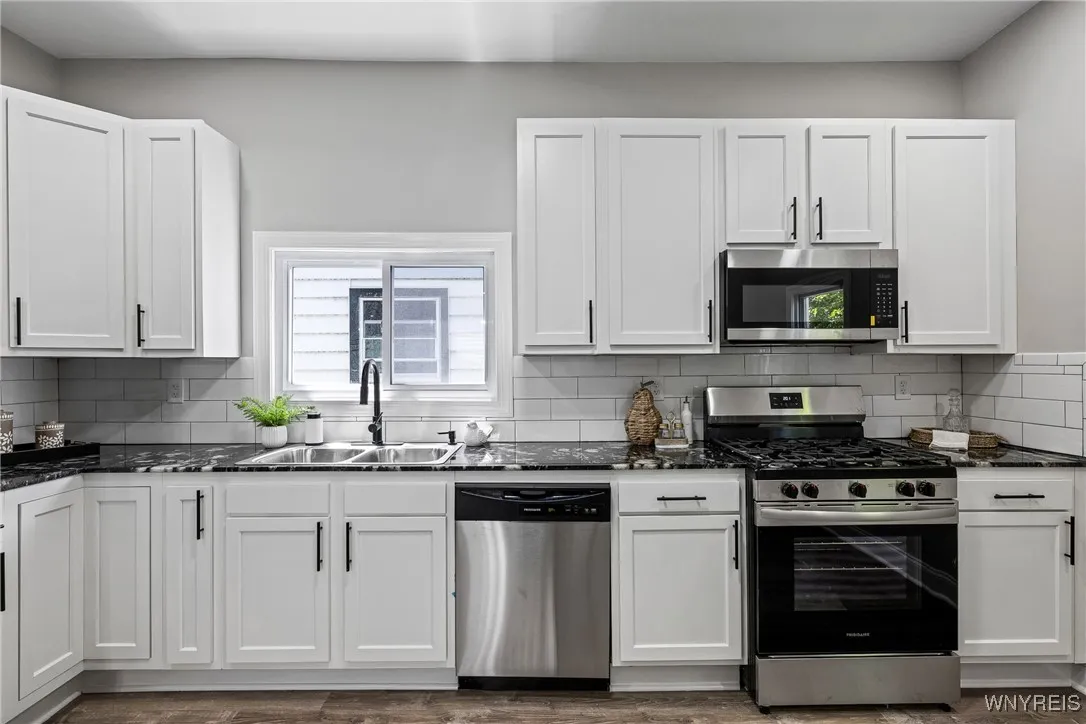 362 West Delavan Avenue N, Buffalo, New York 14213, Buffalo, New York 14213, 5 Bedrooms Bedrooms, 9 Rooms Rooms,1 BathroomBathrooms,Residential,Closed,362 West Delavan Avenue N, Buffalo, New York 14213,B1614501