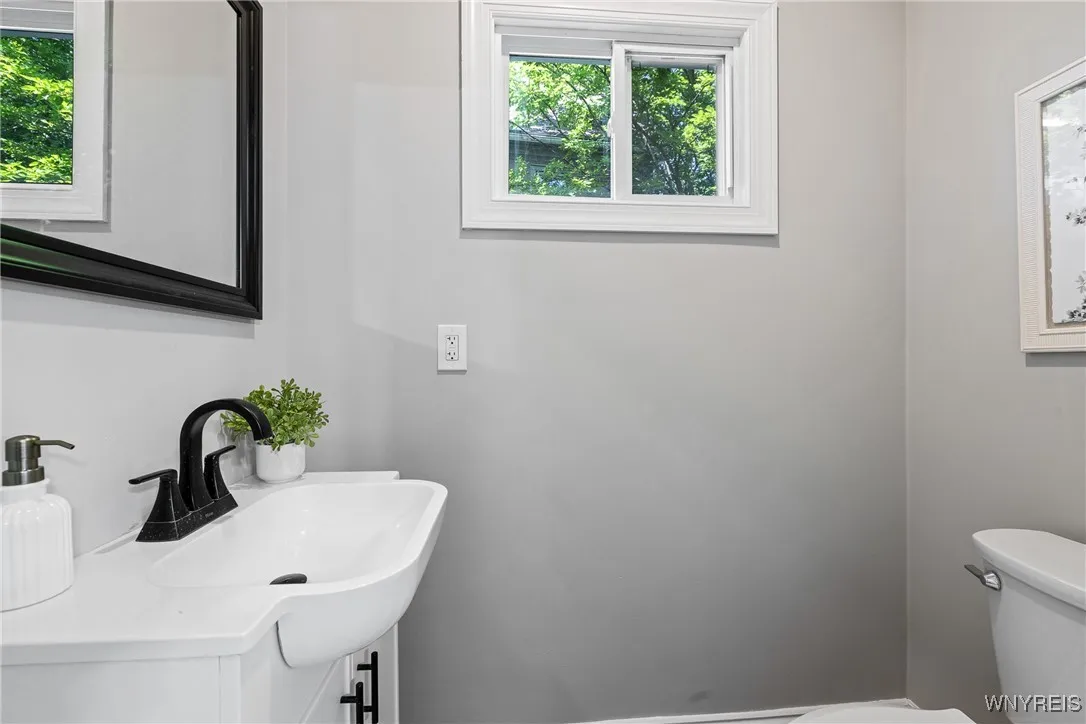362 West Delavan Avenue N, Buffalo, New York 14213, Buffalo, New York 14213, 5 Bedrooms Bedrooms, 9 Rooms Rooms,1 BathroomBathrooms,Residential,Closed,362 West Delavan Avenue N, Buffalo, New York 14213,B1614501