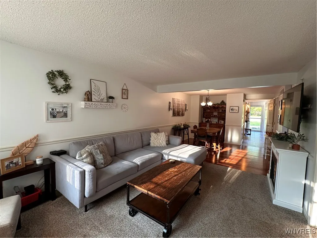 Spacious family room/living room