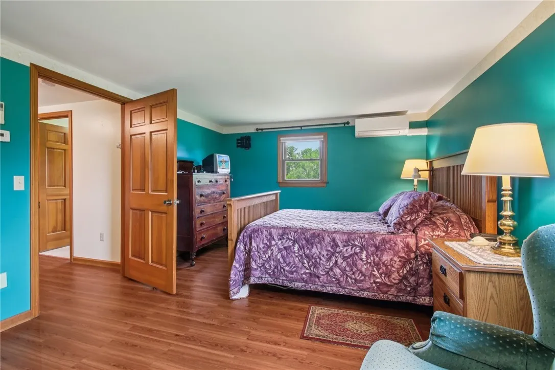 Largest 2nd-floor bedroom