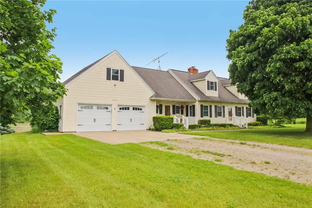 4701 East Road, Batavia-town, New York 14020, Batavia, New York 14020, 4 Bedrooms Bedrooms, 10 Rooms Rooms,2 BathroomsBathrooms,Residential,Closed,4701 East Road, Batavia-town, New York 14020,R1610283