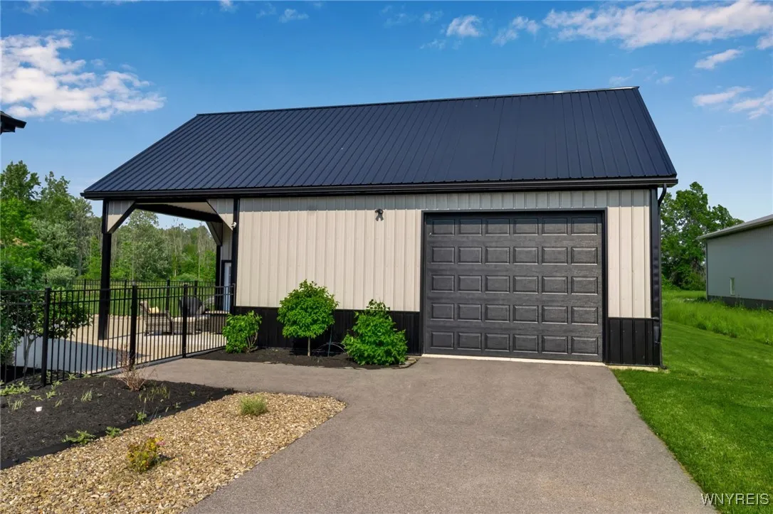 5815 Newhouse Road, Clarence, New York 14051, Clarence, New York 14051, 4 Bedrooms Bedrooms, 9 Rooms Rooms,4 BathroomsBathrooms,Residential,For Sale,5815 Newhouse Road, Clarence, New York 14051,B1614969