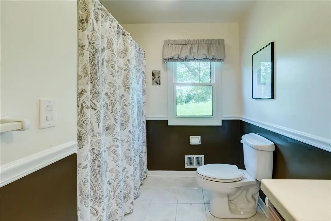 54 Round Trail Drive, Pittsford, New York 14534, Pittsford, New York 14534, 6 Bedrooms Bedrooms, 10 Rooms Rooms,3 BathroomsBathrooms,Residential,Closed,54 Round Trail Drive, Pittsford, New York 14534,R1614923