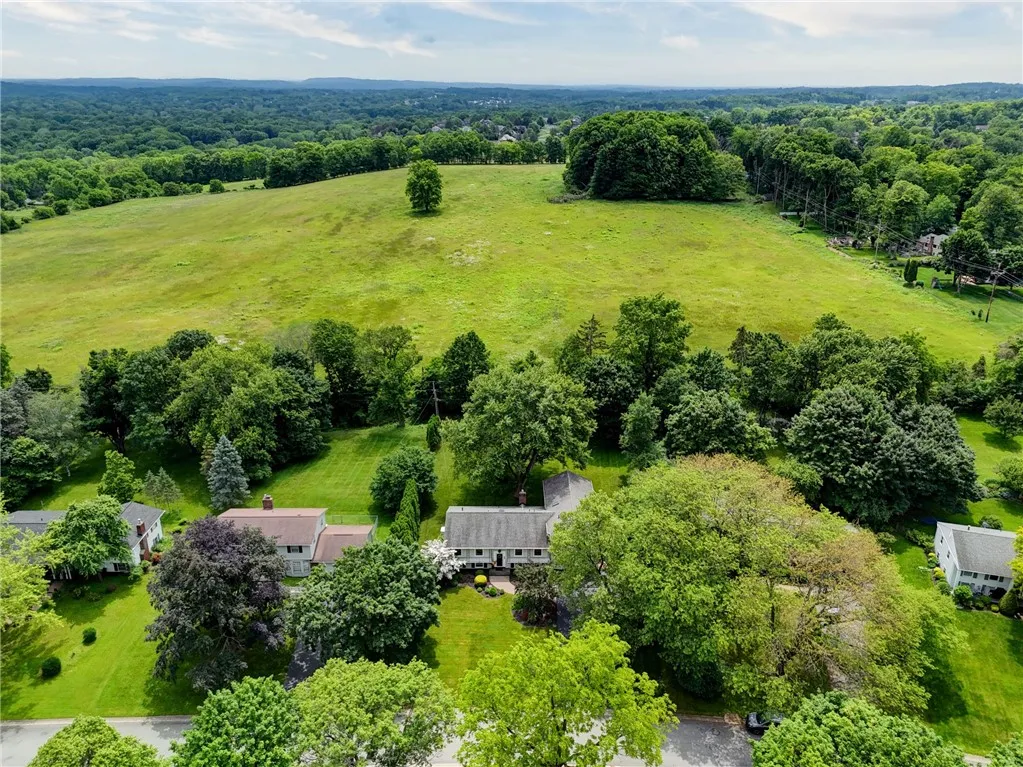 54 Round Trail Drive, Pittsford, New York 14534, Pittsford, New York 14534, 6 Bedrooms Bedrooms, 10 Rooms Rooms,3 BathroomsBathrooms,Residential,Closed,54 Round Trail Drive, Pittsford, New York 14534,R1614923