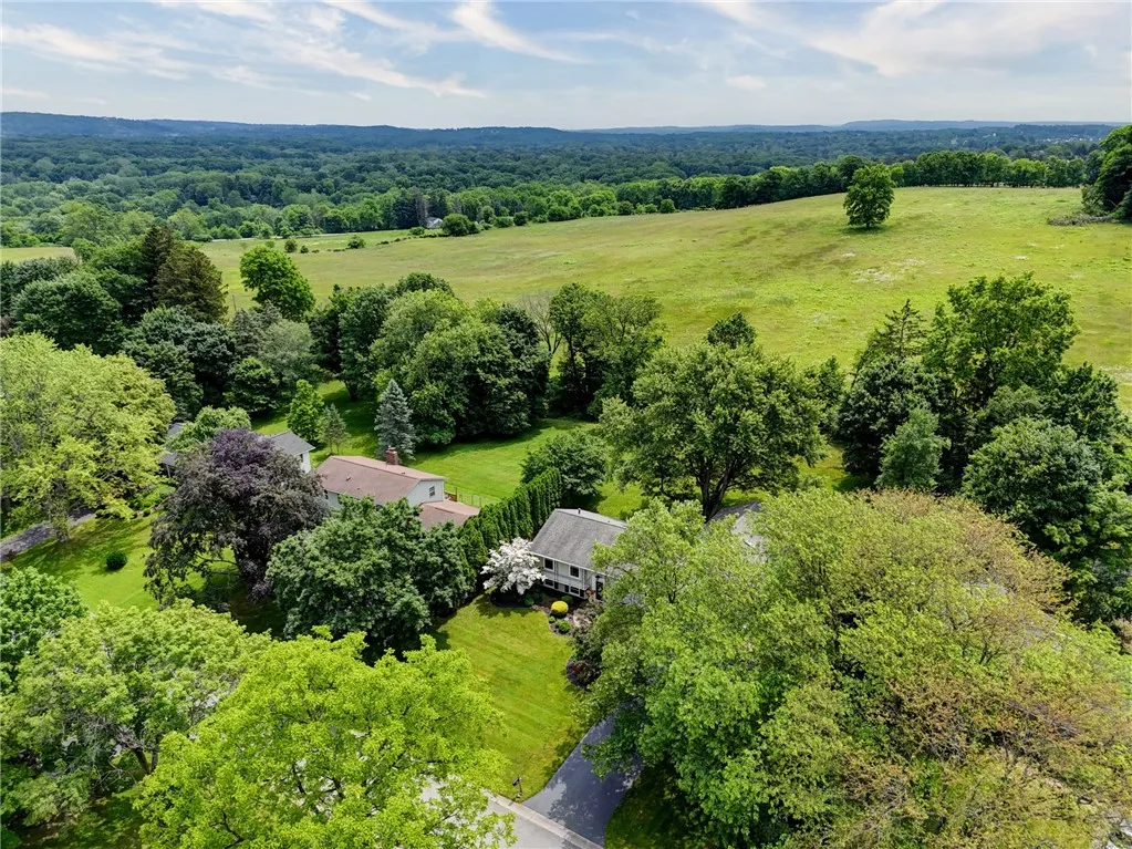 54 Round Trail Drive, Pittsford, New York 14534, Pittsford, New York 14534, 6 Bedrooms Bedrooms, 10 Rooms Rooms,3 BathroomsBathrooms,Residential,Closed,54 Round Trail Drive, Pittsford, New York 14534,R1614923