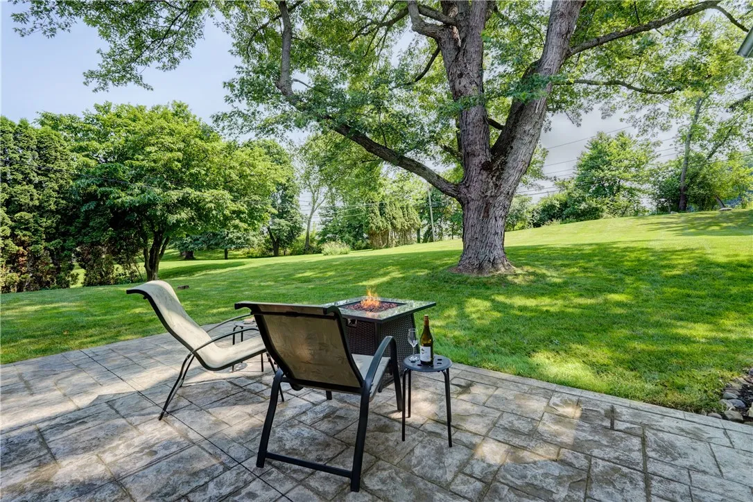 54 Round Trail Drive, Pittsford, New York 14534, Pittsford, New York 14534, 6 Bedrooms Bedrooms, 10 Rooms Rooms,3 BathroomsBathrooms,Residential,Closed,54 Round Trail Drive, Pittsford, New York 14534,R1614923
