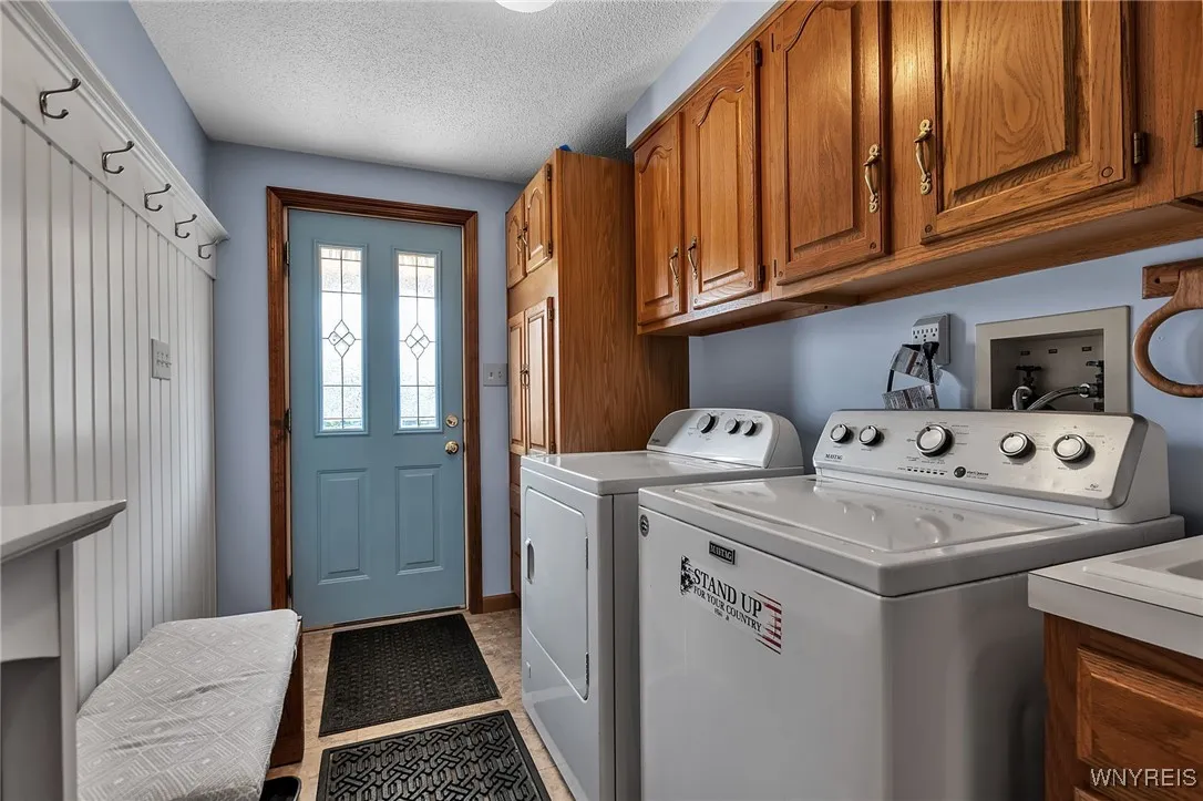 57 Brookwood Drive, West Seneca, New York 14224, West Seneca, New York 14224, 4 Bedrooms Bedrooms, 8 Rooms Rooms,2 BathroomsBathrooms,Residential,Closed,57 Brookwood Drive, West Seneca, New York 14224,B1615224