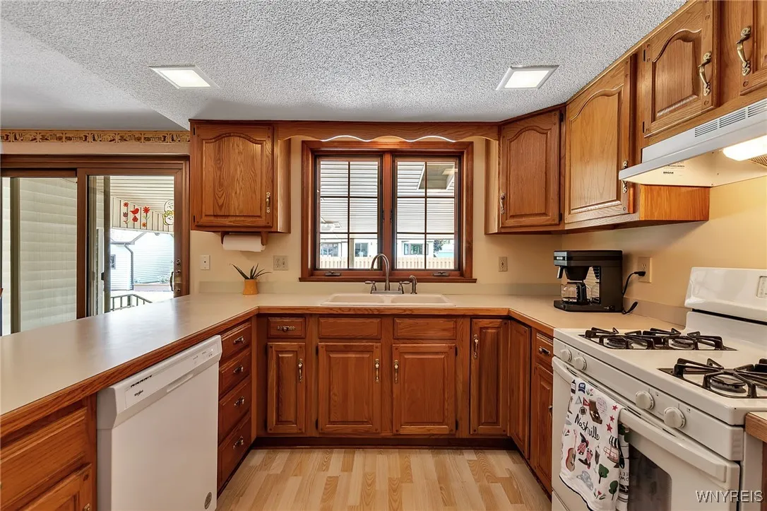 57 Brookwood Drive, West Seneca, New York 14224, West Seneca, New York 14224, 4 Bedrooms Bedrooms, 8 Rooms Rooms,2 BathroomsBathrooms,Residential,Closed,57 Brookwood Drive, West Seneca, New York 14224,B1615224
