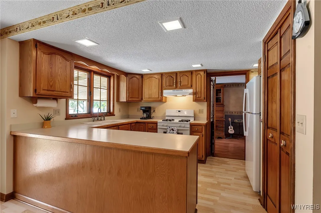 57 Brookwood Drive, West Seneca, New York 14224, West Seneca, New York 14224, 4 Bedrooms Bedrooms, 8 Rooms Rooms,2 BathroomsBathrooms,Residential,Closed,57 Brookwood Drive, West Seneca, New York 14224,B1615224