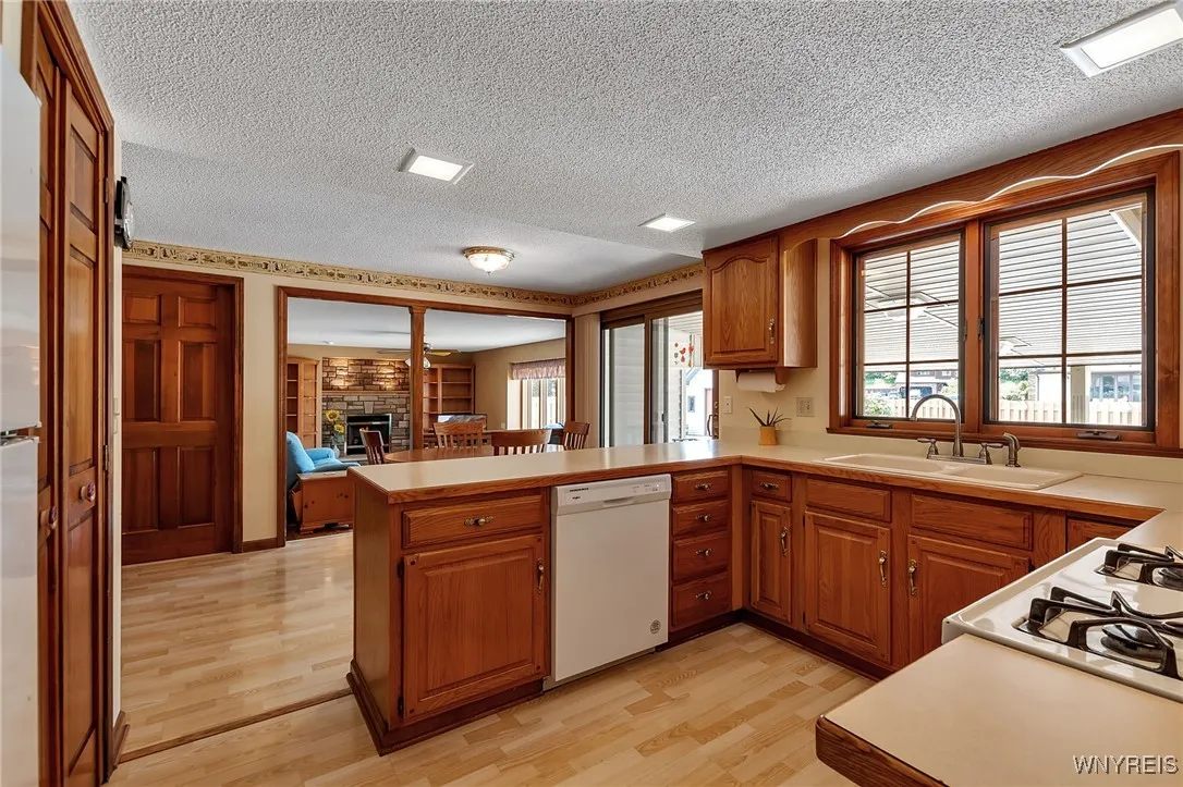 57 Brookwood Drive, West Seneca, New York 14224, West Seneca, New York 14224, 4 Bedrooms Bedrooms, 8 Rooms Rooms,2 BathroomsBathrooms,Residential,Closed,57 Brookwood Drive, West Seneca, New York 14224,B1615224