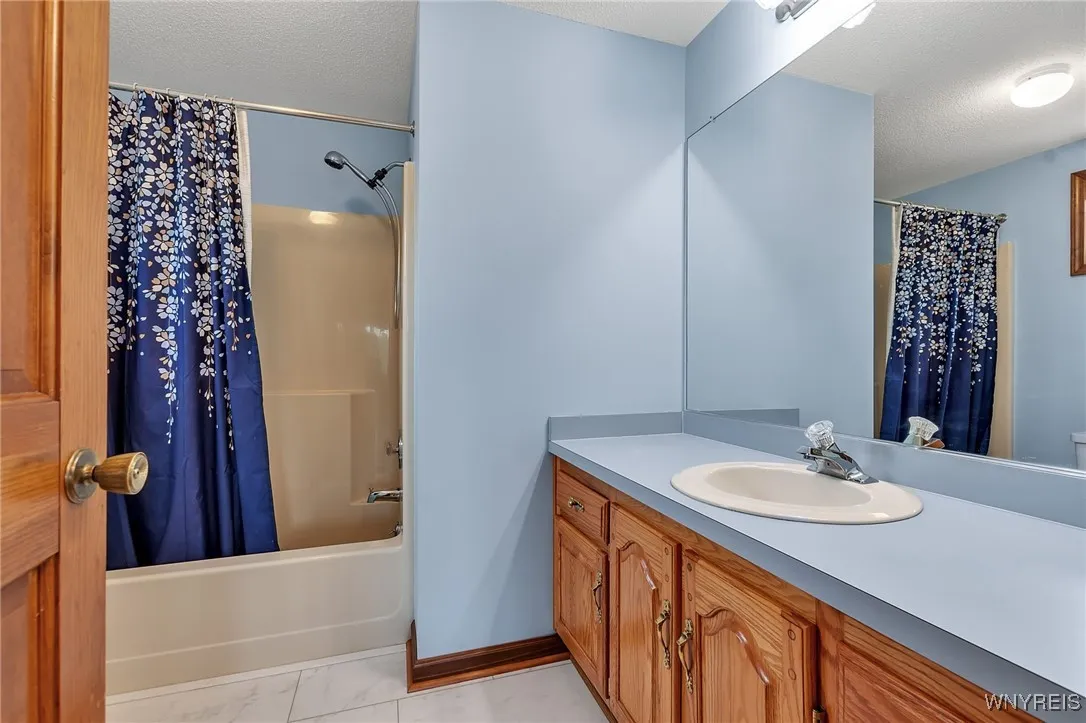 57 Brookwood Drive, West Seneca, New York 14224, West Seneca, New York 14224, 4 Bedrooms Bedrooms, 8 Rooms Rooms,2 BathroomsBathrooms,Residential,Closed,57 Brookwood Drive, West Seneca, New York 14224,B1615224