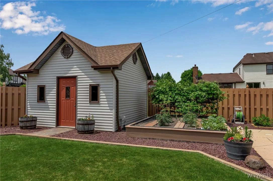 57 Brookwood Drive, West Seneca, New York 14224, West Seneca, New York 14224, 4 Bedrooms Bedrooms, 8 Rooms Rooms,2 BathroomsBathrooms,Residential,Closed,57 Brookwood Drive, West Seneca, New York 14224,B1615224