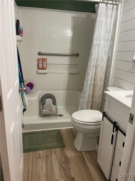1st floor 3/4 bath