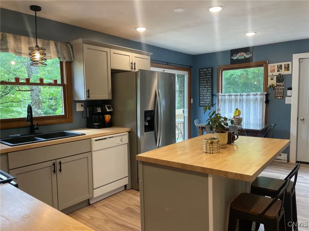 3392 Oswego Road, Vienna, New York 13308, Vienna, New York 13308, 4 Bedrooms Bedrooms, 6 Rooms Rooms,2 BathroomsBathrooms,Residential,Closed,3392 Oswego Road, Vienna, New York 13308,0,S1614846