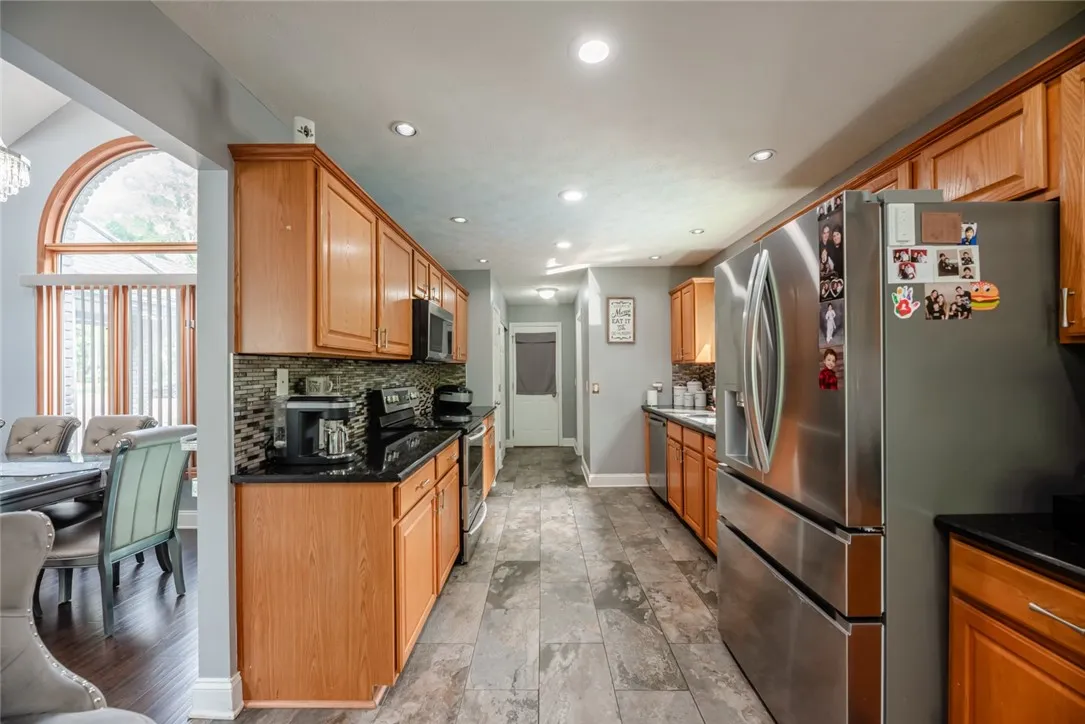 243 Creekwood Drive, Greece, New York 14626, Greece, New York 14626, 4 Bedrooms Bedrooms, 10 Rooms Rooms,2 BathroomsBathrooms,Residential,Closed,243 Creekwood Drive, Greece, New York 14626,0,R1615353