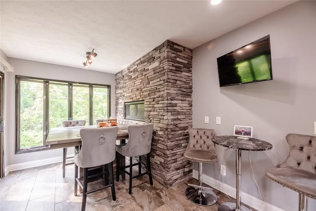 243 Creekwood Drive, Greece, New York 14626, Greece, New York 14626, 4 Bedrooms Bedrooms, 10 Rooms Rooms,2 BathroomsBathrooms,Residential,Closed,243 Creekwood Drive, Greece, New York 14626,0,R1615353