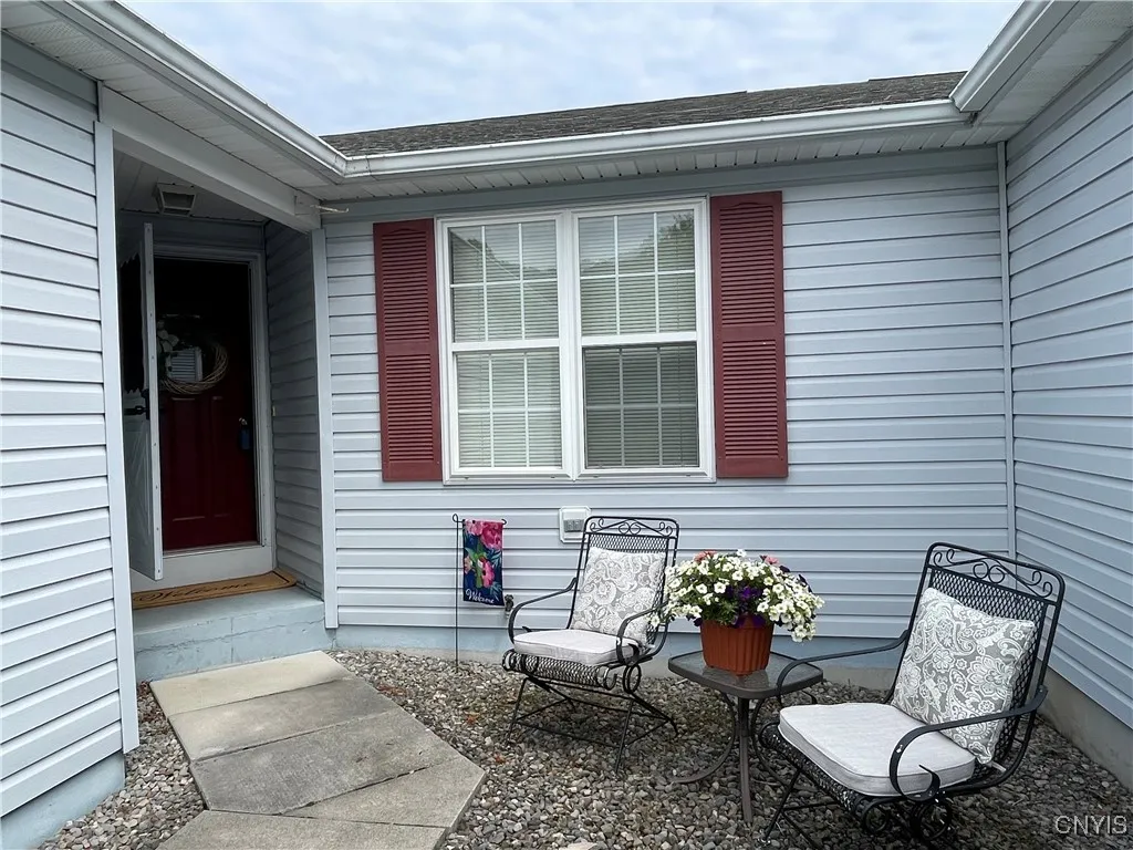 401 Clouds View Circle, Camillus, New York 13031, Camillus, New York 13031, 2 Bedrooms Bedrooms, 6 Rooms Rooms,2 BathroomsBathrooms,Residential,Closed,401 Clouds View Circle, Camillus, New York 13031,0,S1613302