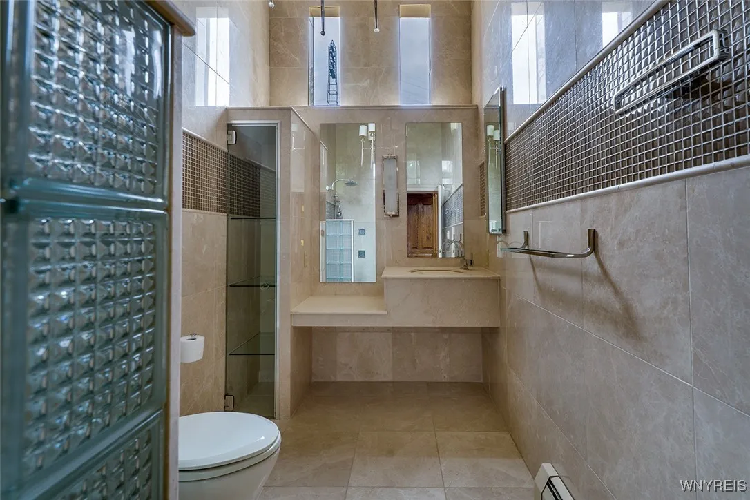 Upstairs Second Bath
