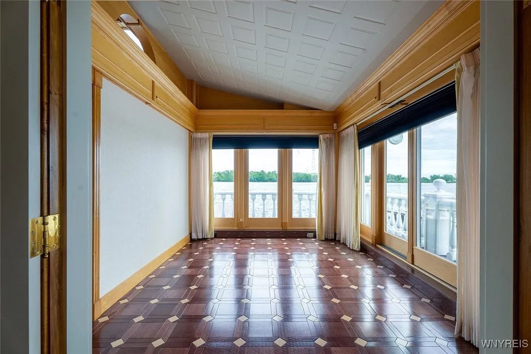 2039 East River Road, Grand Island, New York 14072, Grand Island, New York 14072, 3 Bedrooms Bedrooms, 10 Rooms Rooms,3 BathroomsBathrooms,Residential,For Sale,2039 East River Road, Grand Island, New York 14072,B1615333