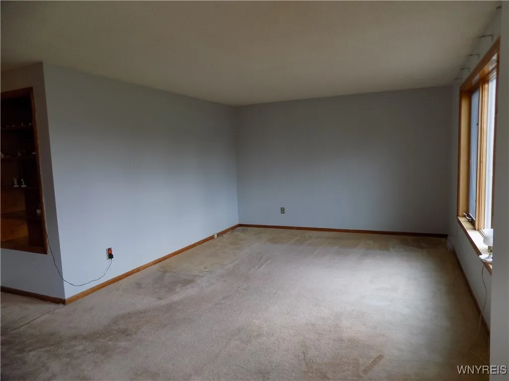 Living Rm facing east