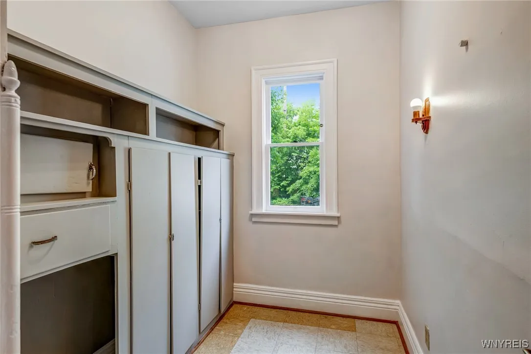 294 Baynes Street, Buffalo, New York 14213, Buffalo, New York 14213, 7 Bedrooms Bedrooms, ,4 BathroomsBathrooms,Residential,Closed,294 Baynes Street, Buffalo, New York 14213,B1615521