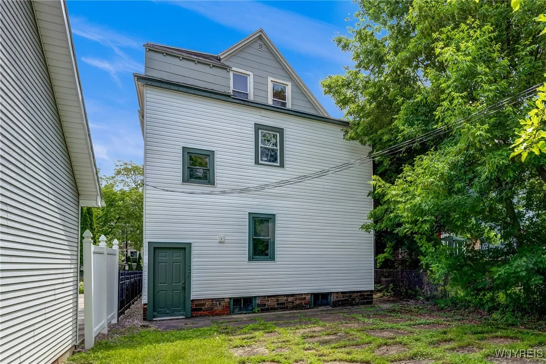 294 Baynes Street, Buffalo, New York 14213, Buffalo, New York 14213, 7 Bedrooms Bedrooms, ,4 BathroomsBathrooms,Residential,Closed,294 Baynes Street, Buffalo, New York 14213,B1615521