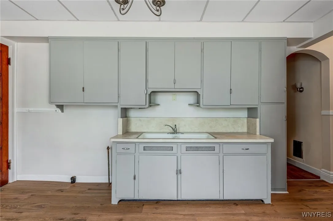 294 Baynes Street, Buffalo, New York 14213, Buffalo, New York 14213, 7 Bedrooms Bedrooms, ,4 BathroomsBathrooms,Residential,Closed,294 Baynes Street, Buffalo, New York 14213,B1615521