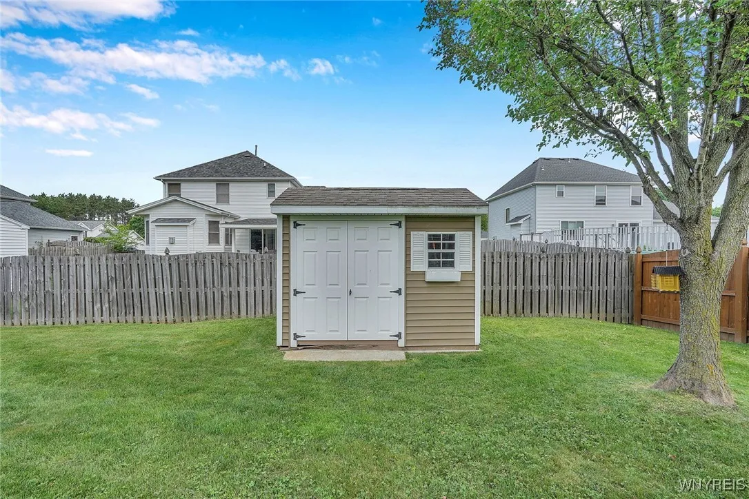 17 Park Meadow Drive, West Seneca, New York 14224, West Seneca, New York 14224, 3 Bedrooms Bedrooms, 9 Rooms Rooms,1 BathroomBathrooms,Residential,Closed,17 Park Meadow Drive, West Seneca, New York 14224,B1615097