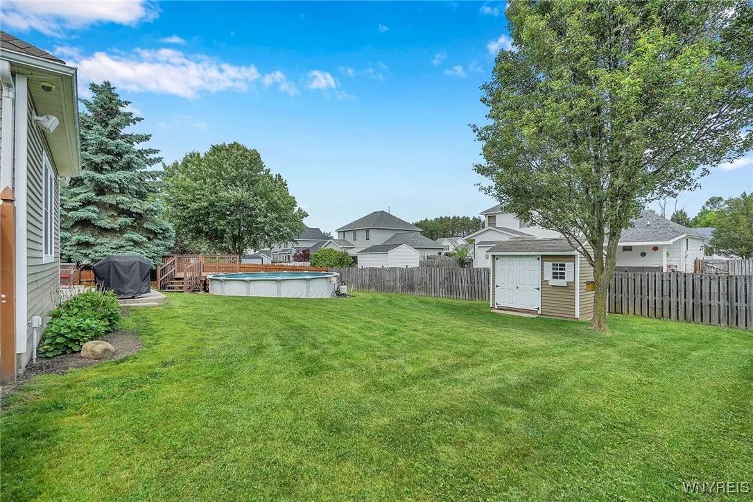 17 Park Meadow Drive, West Seneca, New York 14224, West Seneca, New York 14224, 3 Bedrooms Bedrooms, 9 Rooms Rooms,1 BathroomBathrooms,Residential,Closed,17 Park Meadow Drive, West Seneca, New York 14224,B1615097