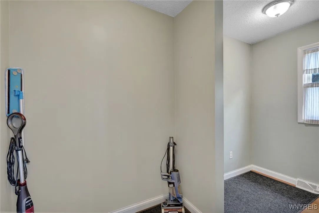 17 Park Meadow Drive, West Seneca, New York 14224, West Seneca, New York 14224, 3 Bedrooms Bedrooms, 9 Rooms Rooms,1 BathroomBathrooms,Residential,Closed,17 Park Meadow Drive, West Seneca, New York 14224,B1615097