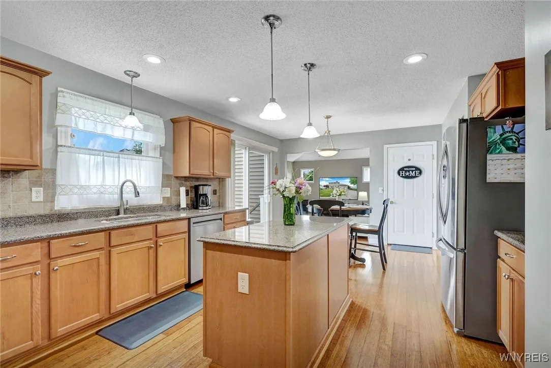 17 Park Meadow Drive, West Seneca, New York 14224, West Seneca, New York 14224, 3 Bedrooms Bedrooms, 9 Rooms Rooms,1 BathroomBathrooms,Residential,Closed,17 Park Meadow Drive, West Seneca, New York 14224,B1615097