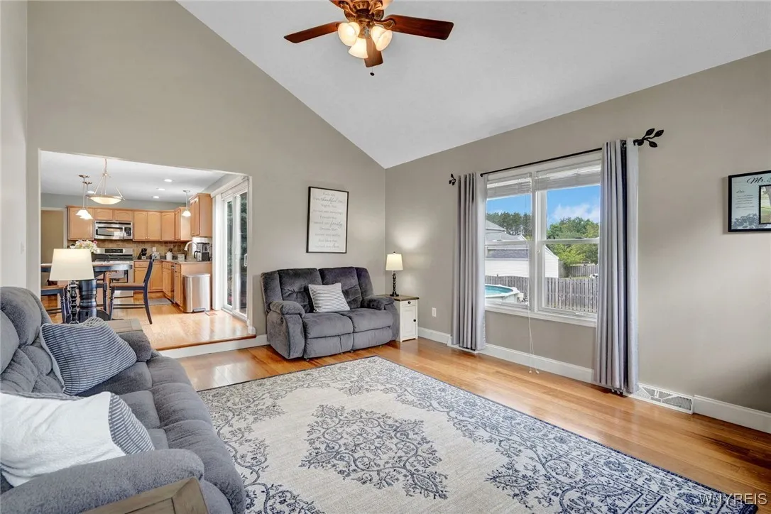 17 Park Meadow Drive, West Seneca, New York 14224, West Seneca, New York 14224, 3 Bedrooms Bedrooms, 9 Rooms Rooms,1 BathroomBathrooms,Residential,Closed,17 Park Meadow Drive, West Seneca, New York 14224,B1615097