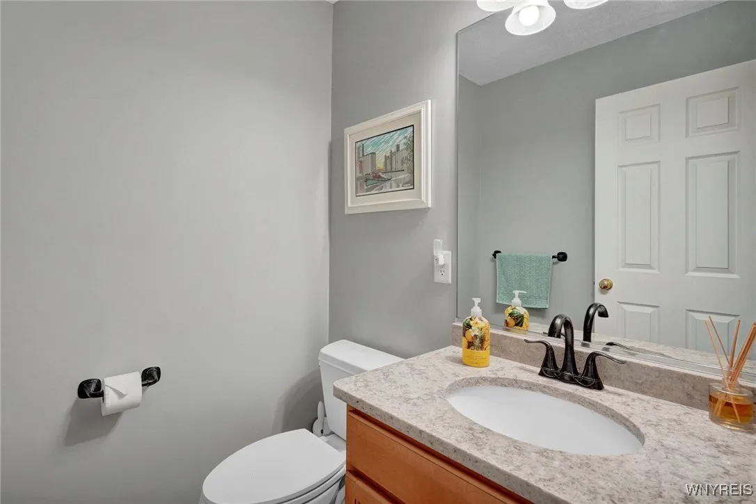 17 Park Meadow Drive, West Seneca, New York 14224, West Seneca, New York 14224, 3 Bedrooms Bedrooms, 9 Rooms Rooms,1 BathroomBathrooms,Residential,Closed,17 Park Meadow Drive, West Seneca, New York 14224,B1615097