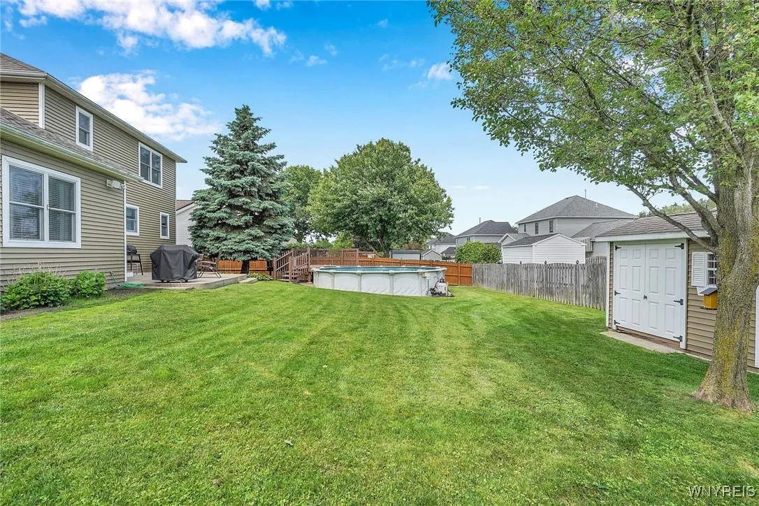17 Park Meadow Drive, West Seneca, New York 14224, West Seneca, New York 14224, 3 Bedrooms Bedrooms, 9 Rooms Rooms,1 BathroomBathrooms,Residential,Closed,17 Park Meadow Drive, West Seneca, New York 14224,B1615097