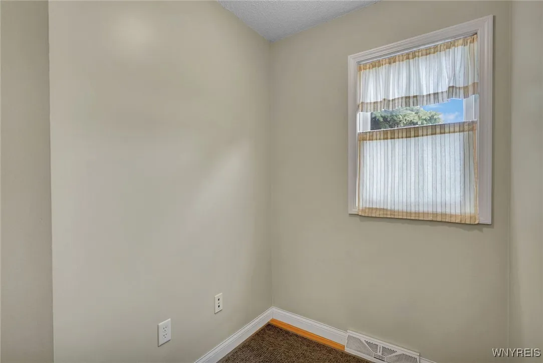 17 Park Meadow Drive, West Seneca, New York 14224, West Seneca, New York 14224, 3 Bedrooms Bedrooms, 9 Rooms Rooms,1 BathroomBathrooms,Residential,Closed,17 Park Meadow Drive, West Seneca, New York 14224,B1615097